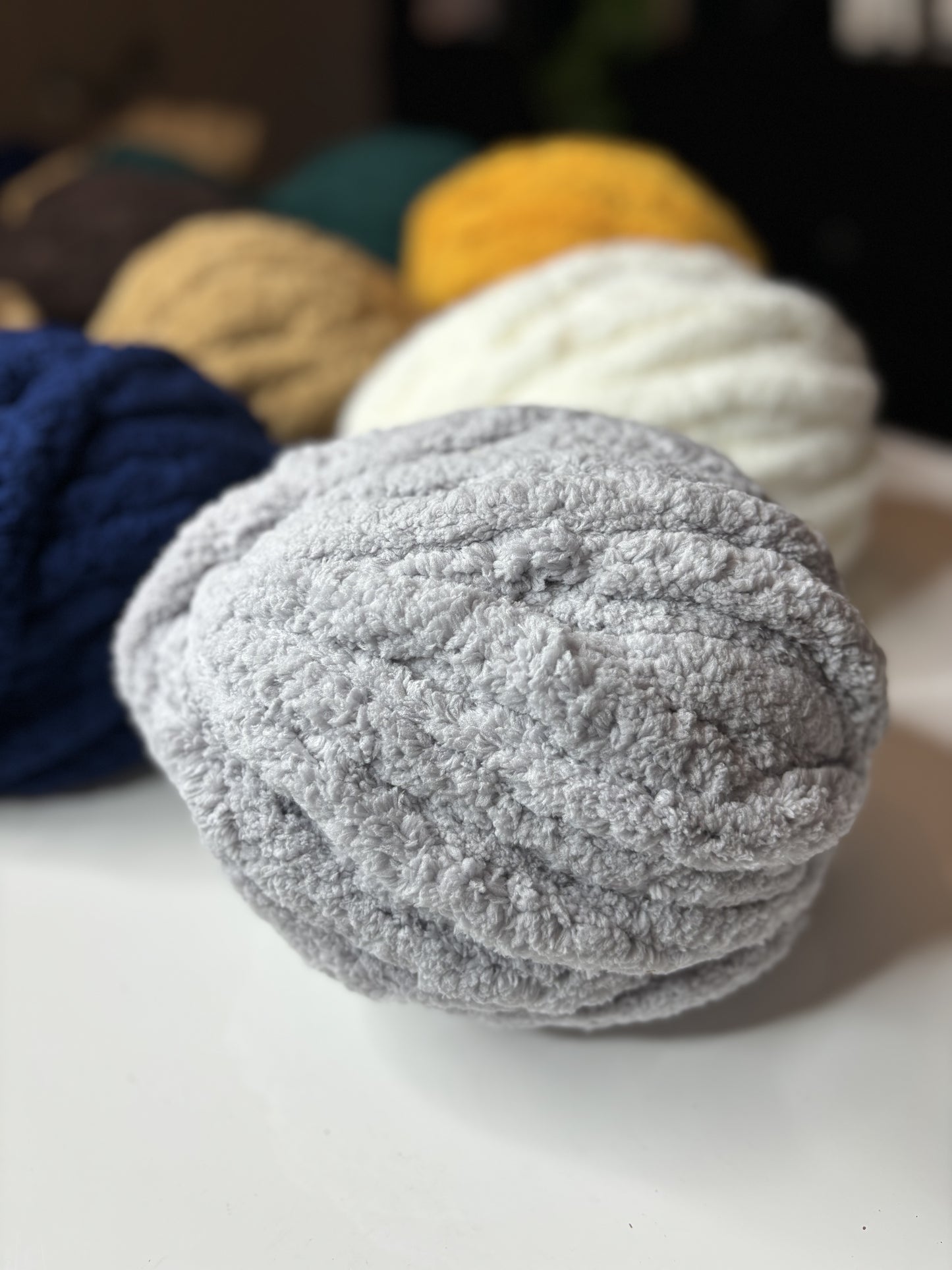 Premium Chunky Yarn for Cozy Blankets - Rare Colors Available!